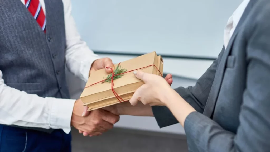 Good Corporate Gifts That Build Long-Term Professional Relationships